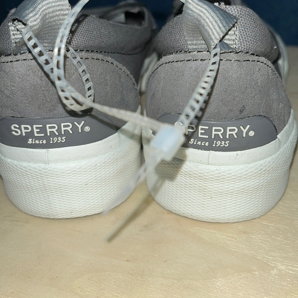 Top Sperry gray & white slip on shoes size womens 8.5 NWOT - Picture 2 of 7